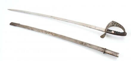 k.u.k. 1904M lovastiszti szablya, Meyersberg Solingen gyártói jelzéssel. Sérült, hiányos / Infantry sword. Damaged