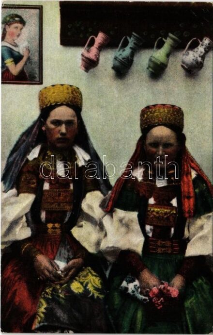 Torockó, Rimetea; Toroczkói pártás leányok. Erdélyi udvari fényképész felvétele. Vasúti levelezőlapárusítás / Torockóer Bräute / Transylvanian folklore