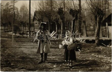 Balomir, Teknővájó cigányok / Gypsy folklore from Transylvania. photo (EK)