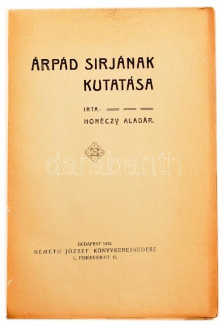 Honéczy Aladár: Árpád sírjának kutatása. Budapest, 1912. Németh József. 1 t. címkép + 71 p. + + 9 tábla (fekete-fehér képek) + 1 kihajtható térkép és 2 melléklet. Kiadói papírkötés, kissé sérült gerinccel.