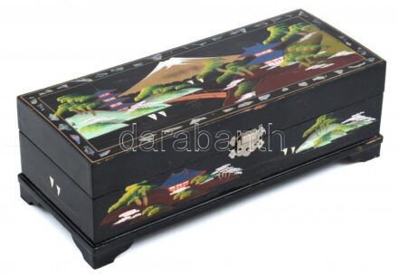 Keleti stílusú lakkozott fa ékszeres doboz zenélő táncos szerkezettel Gyöngyház berakással, kézzel festett 30x12cm