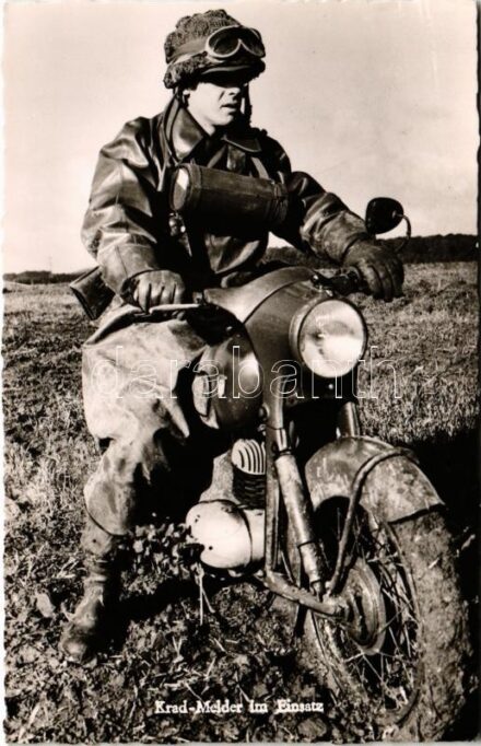 Krad-Melder im Einsatz. Unsere Bundeswehr / German military propaganda, soldier with motorcycle. Foto-Schindler & Co.