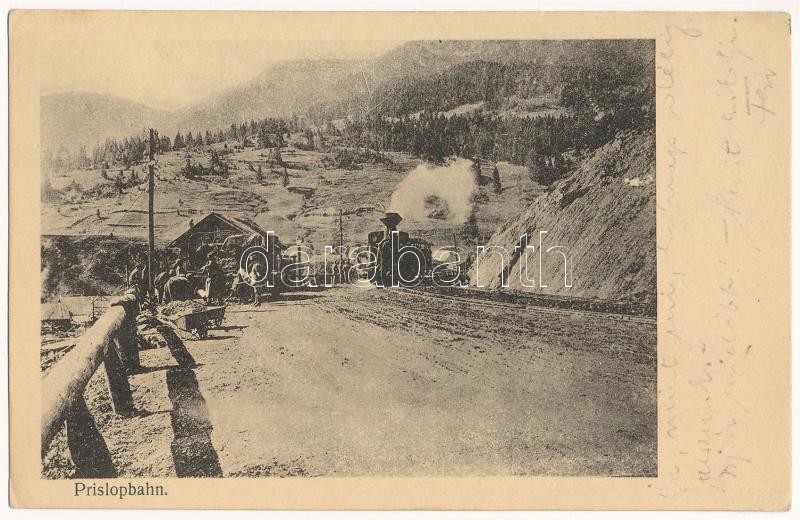 1917 Első világháborús osztrák-magyar vasútállomás a Borsa-Priszlop-Jakobeny keskeny nyomtávolságú gőzüzemű tábori vasútvonalon az erdélyi hegyekben. Prislopbahn gőzmozdony és katonák / WWI K.u.K. military railway station of