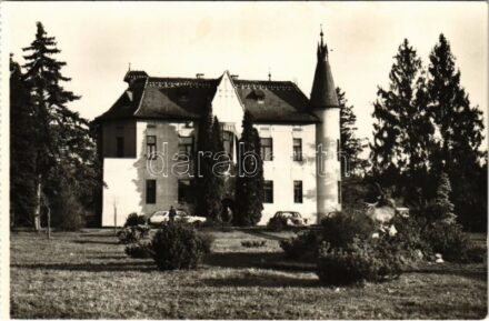 Kistapolcsány, Topolcianky; Polovnicky zámok / vadászkastély / castle