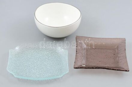 2 darab üveg kínáló tálka 15 cm qualitair porcelán kínáló ezüstözött széllel 14cm