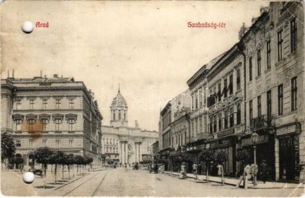 Arad, Szabadság tér, gyógyszertár, üzletek. Keppich Zsigmond kiadása / square, pharmacy, shops (lyukasztott / punched holes)