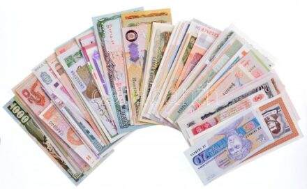 143db-os vegyes, külföldi bankjegytétel T:I,I- (közte néhány gyengébb tartású is) 143pcs mixed, foreign banknote lot C:UNC,AU (within some weaker condition too)