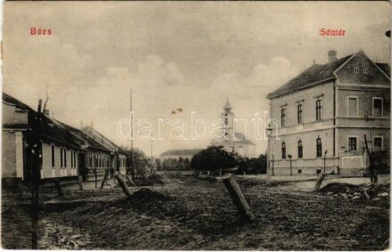 Bács, Batsch, Bac; Sétatér, templom. Blum Mihály kiadása / street view, church (szakadás / tear)