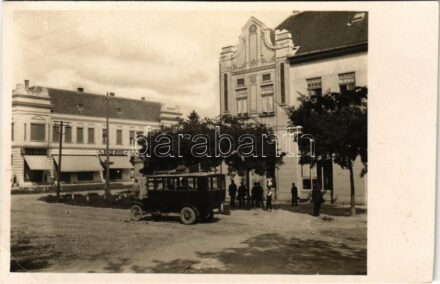 1928 Apatin, Glavna ulica / Hauptstraße / Fő utca, Stefan Mohr, Peter Portner üzlete, automobil. M. Gass kiadása / main street, shops, automobile (vágott / cut)
