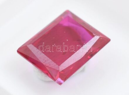 Szintetikus korund, vörös, 7,43 ct