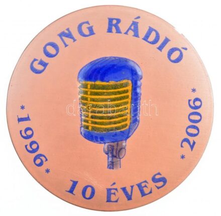 2006. '10 éves Gong Rádió 1996 - 2006' egyoldalas, részben zománcozott Cu emlékérem (80mm) T:1-,2