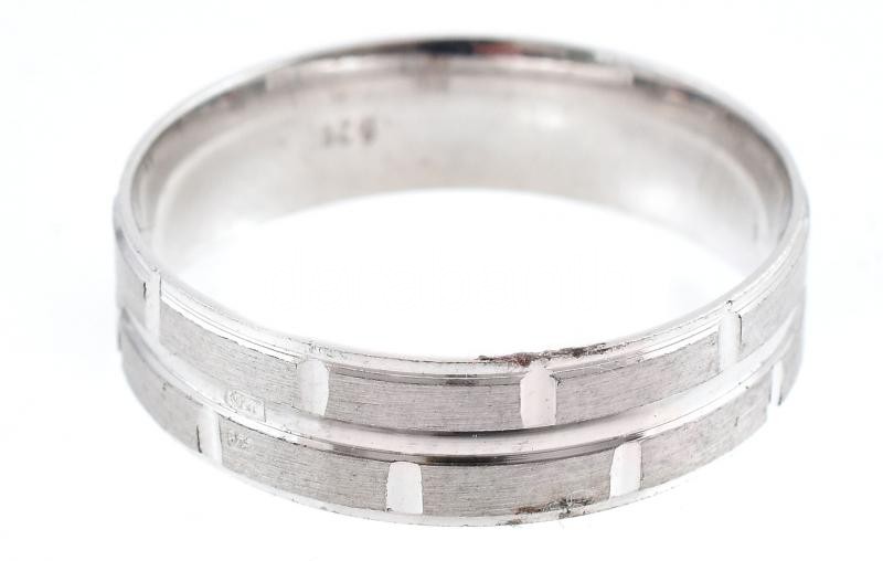 Ezüst(Ag) gyűrű, jelzett, méret: 63, nettó: 3,5 g