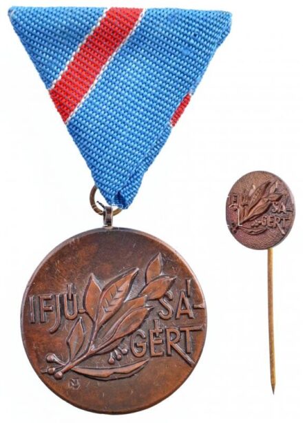 ~1970. 'Ifjúságért' Br érdemérem mellszalagon, miniatűrrel, eredeti tokban T:1