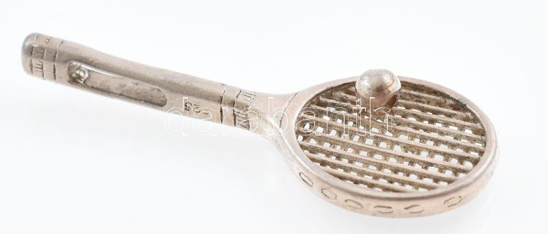 Ezüst(Ag) teniszütő medál, jelzett, h: 3,5 cm, nettó: 2,2 g