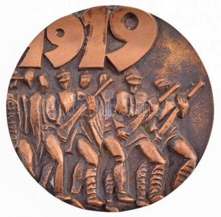 Csíkszentmihályi Róbert (1940-2021) 1979. '1919' egyoldalas Br emlékplakett (96mm) T:1- patina