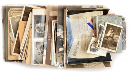 Egy doboznyi vegyes képeslap és fotó a Holland Királyi családról / A box of mixed photos and postcards of the Dutch Royal Family