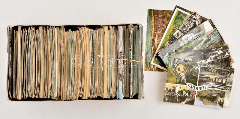 Kb. 500 db VEGYES francia város képeslap dobozban: Lourdes-i vallásos lapok / Cca. 500 mostly pre-1960 French town-view postcards in a box: Lourdes Catholic postcards