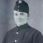 cca 1920-1940 Katonaportrék a Horthy-korszakból (közte színezettek, sérült is), 20 db negatív üveglemezen, 9x6 cm körül