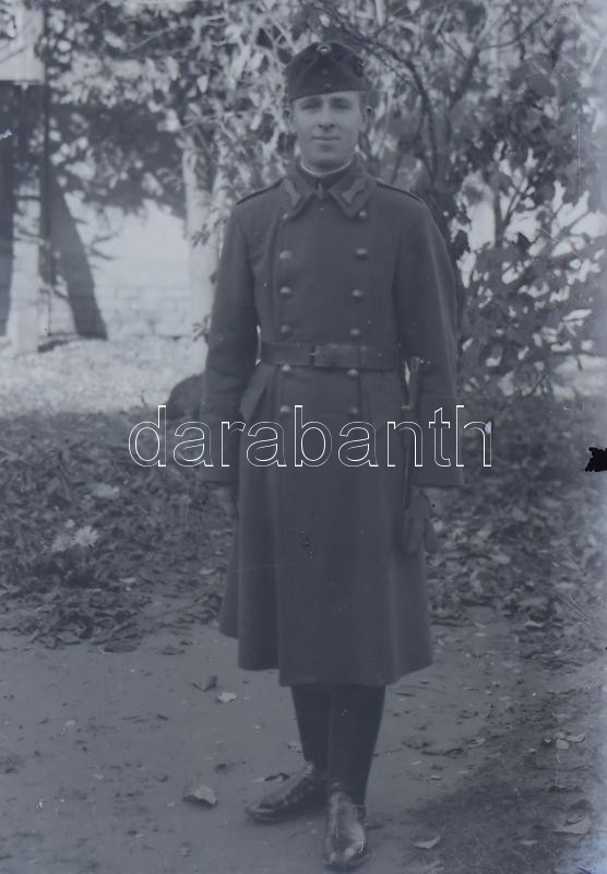 cca 1920-1940 Katonaportrék a Horthy-korszakból (közte színezettek, sérült is), 20 db negatív üveglemezen, 9x6 cm körül - Image 2