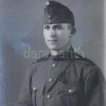 cca 1920-1940 Katonaportrék a Horthy-korszakból (bajonett, sípzsinór, stb.), 9 db negatív üveglemezen, 9x6 cm