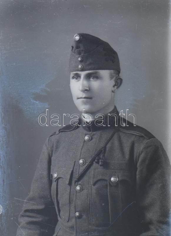 cca 1920-1940 Katonaportrék a Horthy-korszakból (bajonett, sípzsinór, stb.), 9 db negatív üveglemezen, 9x6 cm