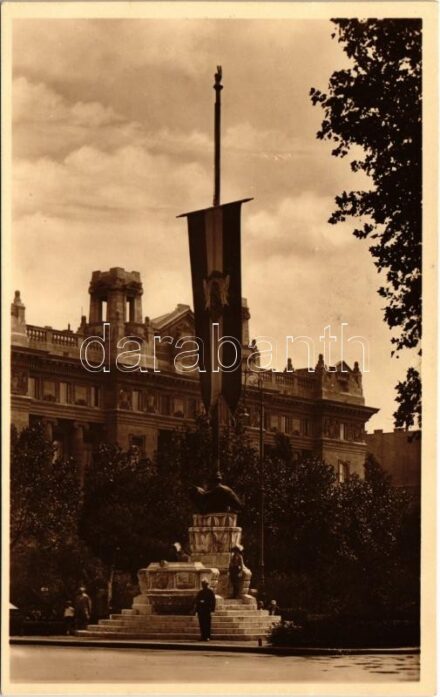 Budapest V. Szabadság tér, Trianoni országzászló