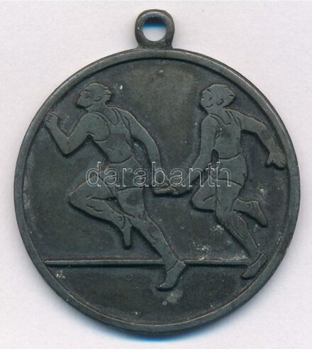 1947. '1947. május 1.' váltófutást ábrázoló kétoldalas Zn sport emlékérem füllel (35mm) T:2 patina