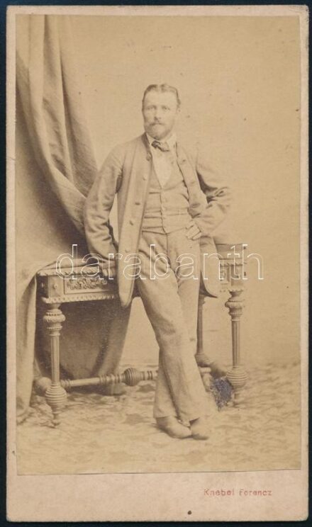 cca 1865 Férfiportré, keményhátú fotó Knebel Ferenc szombathelyi műterméből, 10,5×6 cm