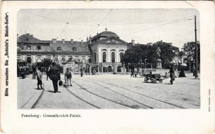Pozsony, Pressburg, Bratislava; Grassalkovich-Palais. Bitte versuchen Sie 'Schicht's Bleich-Seife' / Grassalkovich palota, villamos. Schicht reklám / palace, tram (szakadás / tear)