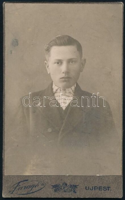 cca 1910 Fiú portréja, keményhátú fotó Faragó újpesti műterméből, 10,5×6 cm