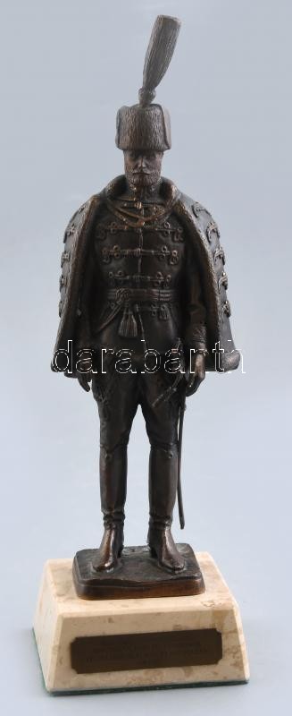 Demjén Imre (1937- ): Magyar katonai viselettörténet: Magyar öltözetű tábornok teljes dísz-/gálaegyenruhabán 1849-1918, bronz szobor alabástrom talapzaton, sorszámozott, 493. számú példány, Korsós László, a Hadtörténeti Múzeum