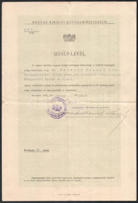 1922 A M. kir. Külügyminisztérium ajánló levele dr. Horváth Kornél (1887-?) belügyi titkár részére az akadálytalan közlekedés és teljes védelem érdekében bécsi tárgyalásaihoz, hajtva, jó állapotban, hozzá tartozik a