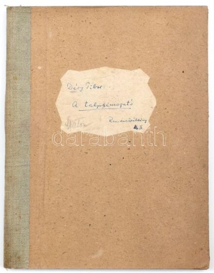 1954 Déry Tibor író 'A talpsimogató' című színdarabjának (mely a hazug karrierizmus ellen szól) gépelt rendezői példánya Marton Endre rendező sok bejegyzésével, jó állapotban, 57p