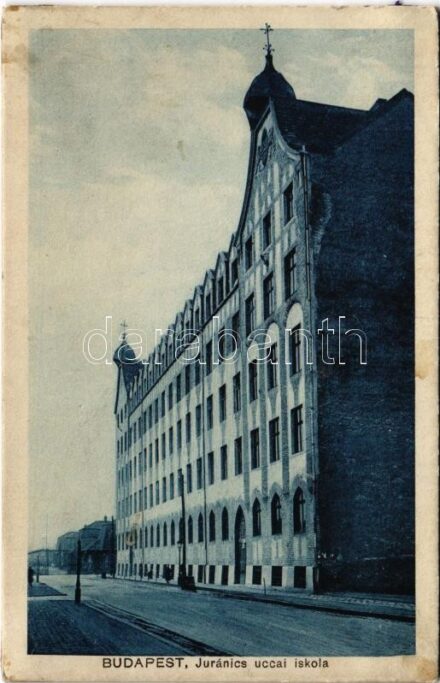 Budapest VIII. Juranics utcai iskola. Özv. Bruzer Mihályné kiadása (ragasztónyom / glue marks)