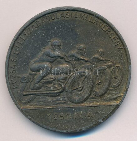 1951. 'Dózsa S.E. III. felszabadulási emlékverseny - 1951. IV.4.' kétoldalas, aranyozott fém motorkerékpár emlékérme. Szign.:Fonyó (50mm) T:2- aranyozás lekopott, patina