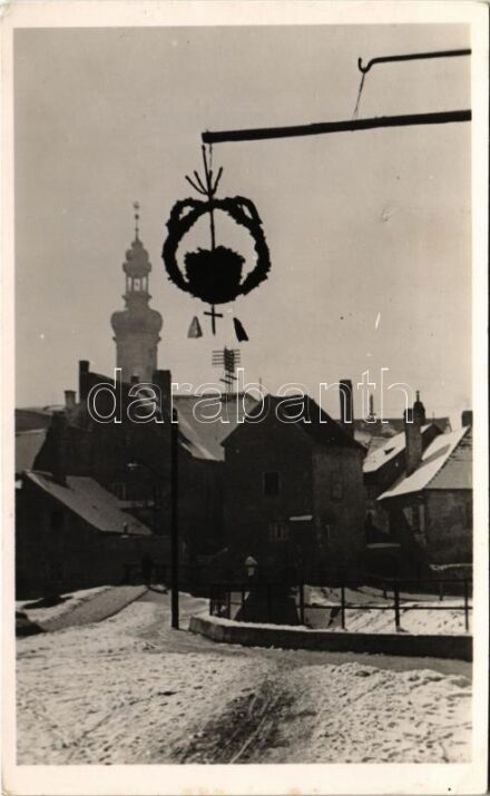 Sopron, 'Buschenschank' cégér télen. Foto Diebold
