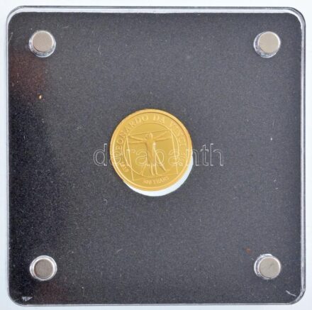 Niue 2019. 2$ 50c Au 'Vitruviai ember' (0,5g/0.999) fa dísztokban T:PP Niue 2019. 2 Dollars 50 Cents Au 'Vitruvian Man' (0,5g/0.999) in wooden display case C:PP