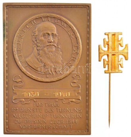 Német Harmadik Birodalom 1930-1940. 'Friedrich Ludwig Jahn - A torna szolgálatában tanúsított hűségért - Drezdai Általános Gimnasztikai Klub (alapítva:1844)' egyoldalas Br emlékplakett, gravírozva, jelvénnyel, eredeti díszdobozában