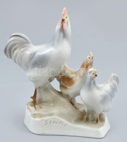 Zsolnay őrködő kakas és a tyúkok, kézzel festett, jelzett (Sinkó András), egy lepattanással, m:19 cm, h:19 cm