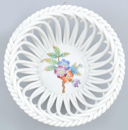 Herendi Viktória mintás fonott tálka. Kézzel festett, jelzett, hibátlan. 12 cm