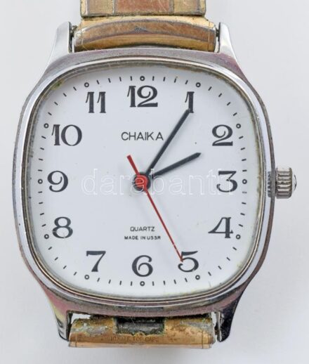 Chaika szovjet karóra, rugalmas fém szíjjal, kopásnyomokkal, d: 30 mm