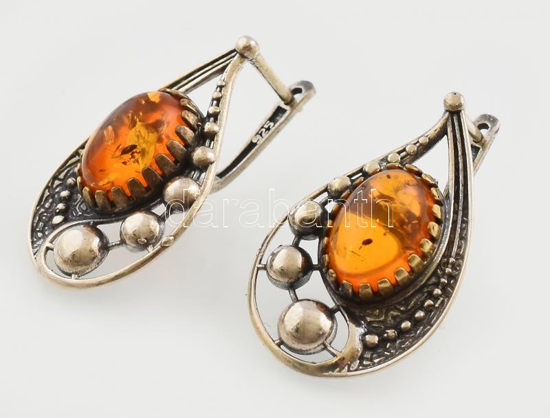 Ezüst(Ag) fülbevalópár borostyánnal, jelzett, h: 3,5 cm