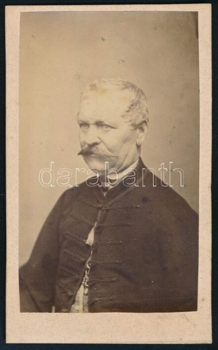 cca 1860-1870 Bajszos úr portréja, keményhátú fotó B(üki) Fejér (Róza) műterméből, vizitkártya, hátoldalán jelzett, 10x6 cm