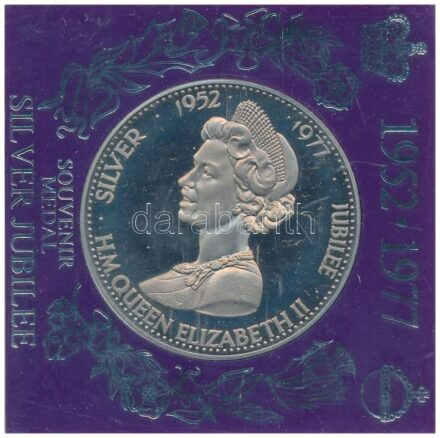 Nagy-Britannia 1977. 'Ezüst Jubileum - II. Erzsébet' Cu-Ni emlékérem eredeti plasztik dísztokban T:PP kis patina Great Britain 1977. 'Silver Jubilee H.M. Queen Elizabeth II' Cu-Ni medalllion in original plastic hardcase C:PP small patina