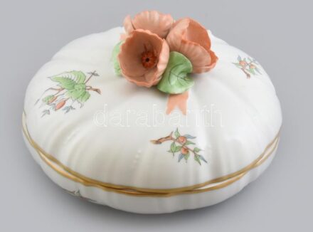 Herendi csipkebogyó mintás óriás bonbonier, plasztikus virágokkal. Kézzel festett, jelzett, hibátlan. d: 17 cm, m: 11 cm
