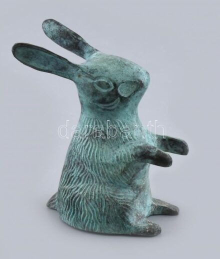 Jelzés nélkül: Nyuszi. Patinázott, antikolt bronz. M: 11cm
