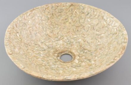 Tengeri kagylóhéjból készült, nagyméretű gyöngyház lámpabúra / tál, plexi bevonattal, kisebb repedésekkel, d: 44 cm, m: 12,5 cm