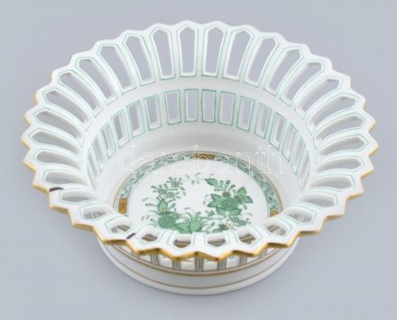 Herendi zöld indiai kosár mintás, áttört óriás porcelán kínálótál. Kézzel festett, jelzett, ragasztott. D: 23,5 cm, m: 9 cm