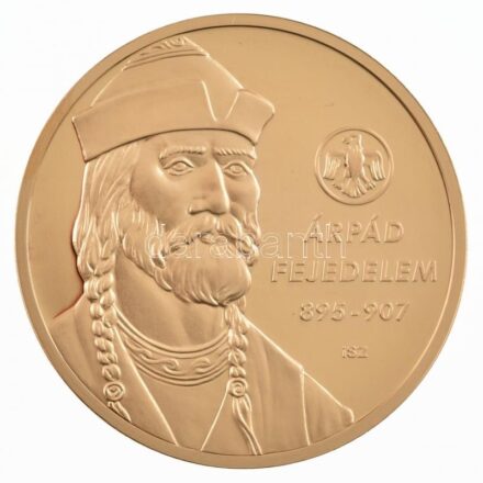 ifj. Szlávics László (1959-) 2011. 'Nagy Magyarok / Árpád fejedelem' aranyozott Cu emlékérem tanúsítvánnyal (40mm) T:PP