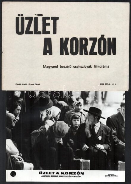 cca 1964 ,,Üzlet a korzón' című csehszlovák filmdráma jelenetei és szereplői, 25 db vintage produkciós filmfotó, ezüst zselatinos fotópapíron, a film 1942-ben játszódik és bemutatja a zsidó emberek sorsának változásait, +